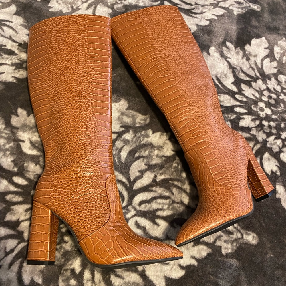 Knee boots size 7.5 new